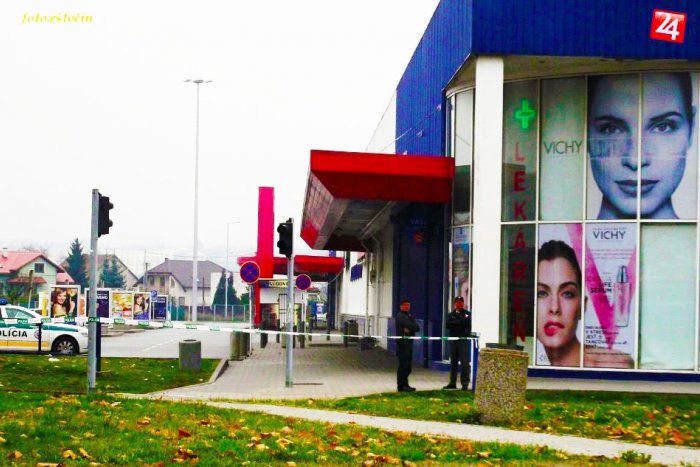 Ilustračný obrázok k článku Pyrotechnik zasahoval kvôli podozrivým kufríkom, obchoďák evakuovali: Prešovom napokon zaznel výbuch