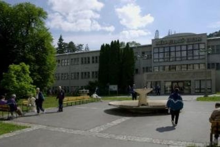 Ilustračný obrázok k článku Desiatky ľudí s tráviacimi ťažkosťami sú záhadou: Ako sa klienti kúpeľov nakazili ostane neobjasnené