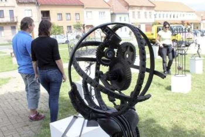 Ilustračný obrázok k článku Naši kováči obnovujú vzácne pamiatky aj vo Versailles: Pozrite, aké parádne kúsky ukuli