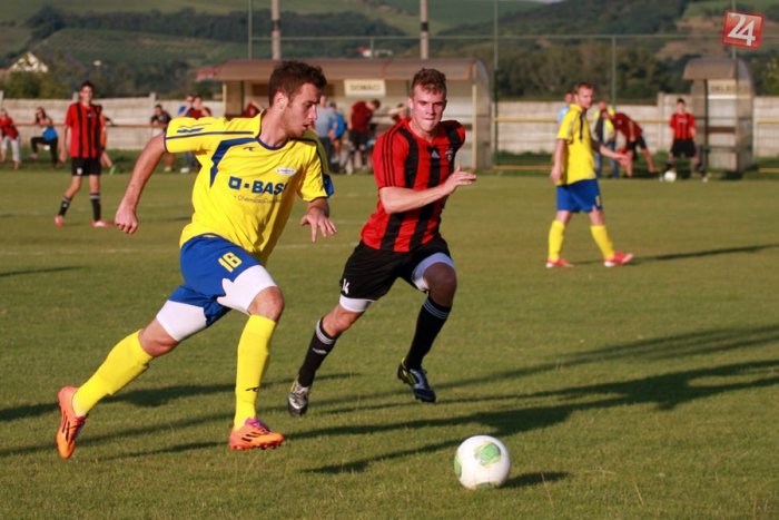 Ilustračný obrázok k článku Kompletný PREHĽAD futbalu v okrese: Aké zápasy nás čakajú cez predĺžený víkend?