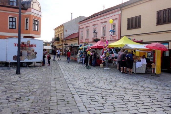 Ilustračný obrázok k článku Reakcie ľudí na hodový program: Málo stánkov, neporiadok a utajenie programu!