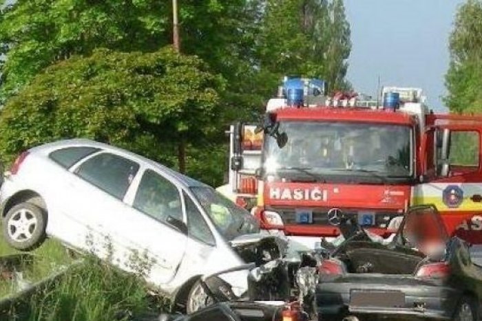 Ilustračný obrázok k článku Príšerná zrážka audiny a fiatu: Vyhasli dva ľudské životy!