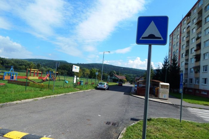 Ilustračný obrázok k článku Niekomu dvíhajú žlč, iní by ich chceli viac: Pozrite, čo si Žiarčania myslia o retardéroch v meste!