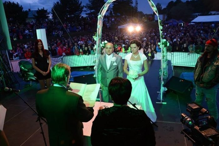 Ilustračný obrázok k článku Motozraz na Šírave plný romantiky OBRAZOM: Tento pár si tu povedal  ÁNO