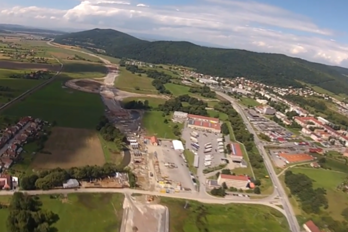 Ilustračný obrázok k článku Kvôli výstavbe cesty R2 nastanú zmeny: Veľké práce v areáli autobusovej stanice!