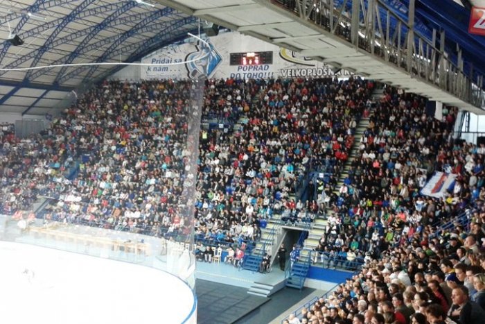 Ilustračný obrázok k článku Popradský štadión praskal vo švíkoch: ZÁBERY, čo hovoria za všetko