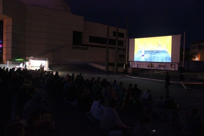 Ilustračný obrázok k článku Skvelé filmy pod holým nebom aj tento rok: KOMPLETNÝ PROGRAM obľúbeného Kinematografu