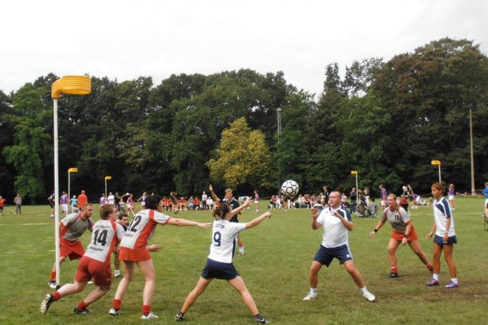 Ilustračný obrázok k článku Nitrianski korfbalisti v Belgicku: Príjemný oddych striedala tvrdá drina