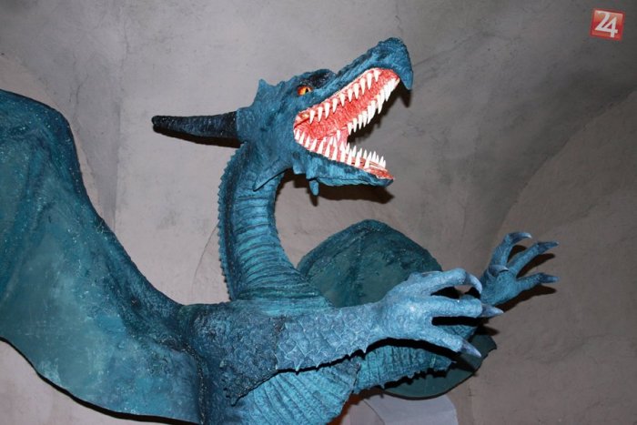 Ilustračný obrázok k článku Veľký hrad v Malých Karpatoch: Na Červenom Kameni zúria draky