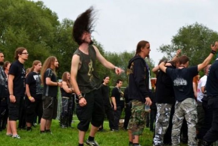 Ilustračný obrázok k článku Metalisti z Gothoomu opäť na pranieri: Zasypali ich sťažnosti obyvateľov