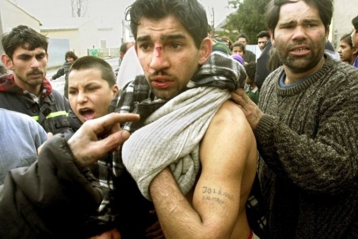 Ilustračný obrázok k článku Hromadná bitka v osade: S palicami sa mlátilo až 600 ľudí