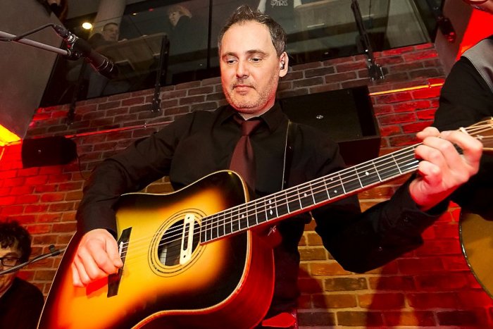 Ilustračný obrázok k článku Spevák kapely Hex Peter Ďudo Dudák: Hlavu mám plnú refrénov, pripravujeme jesenný singel