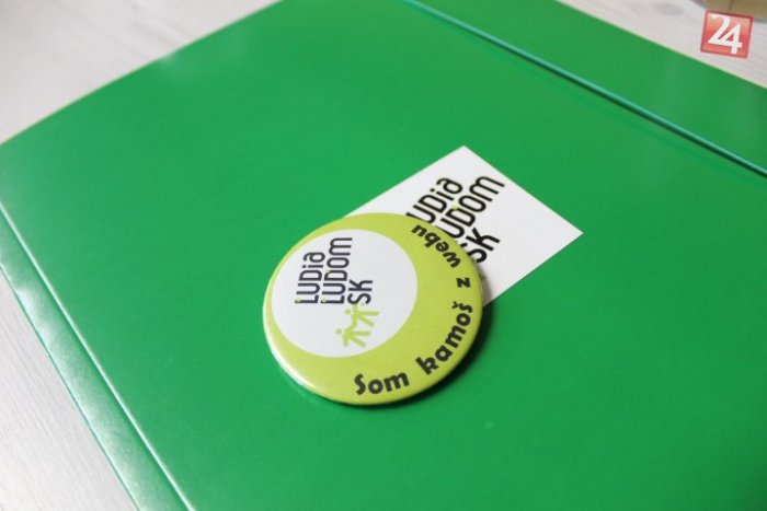 Ilustračný obrázok k článku Kamoši z webu: Pomôcť sa dá aj menšími sumami