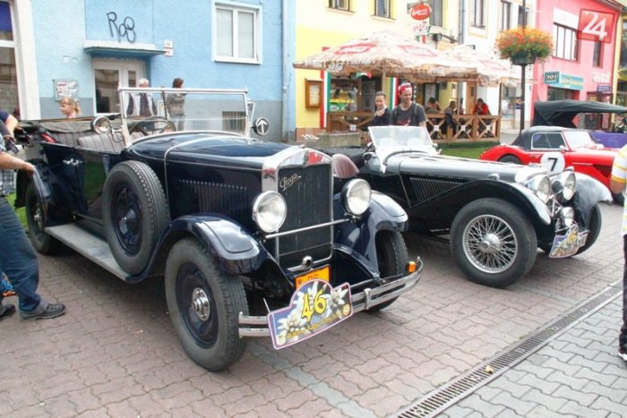 Ilustračný obrázok k článku Parádna retro show priamo na námestí: Zvolen navštívia historické veterány