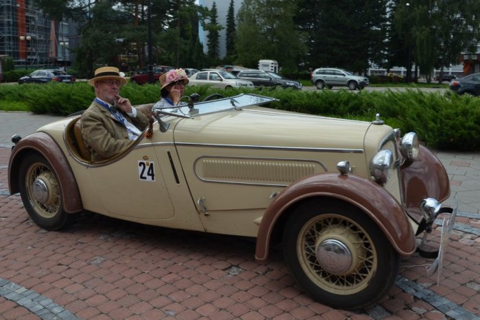 Ilustračný obrázok k článku Oldtimer Rallye Tatry 2014: Krásne autá sa predviedli v centre Ružomberka