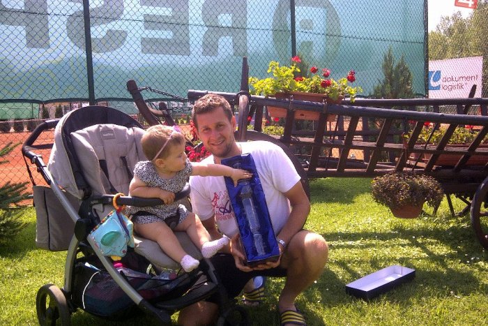 Ilustračný obrázok k článku Šťastný otecko Karol Beck. Jeho Laurinka oslávila prvý rôčik EXKLUZÍVNE FOTO