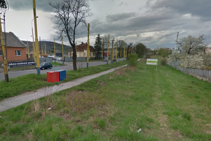 Ilustračný obrázok k článku Čo trápi obyvateľov na Solivarskej? Ulica prehovorila o chodníku, ktorý púta pozornosť!