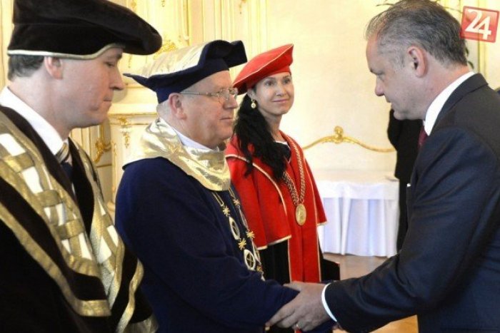 Ilustračný obrázok k článku Prezident vymenoval troch nových rektorov: Nevyhol sa ani kritike vysokých škôl