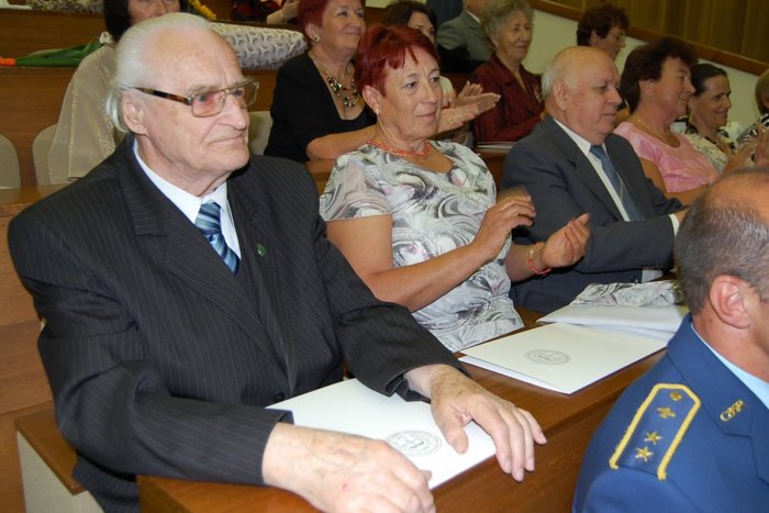 Ilustračný obrázok k článku Na vzdelanie nikdy nie je neskoro: Otvára sa Univerzita tretieho veku!