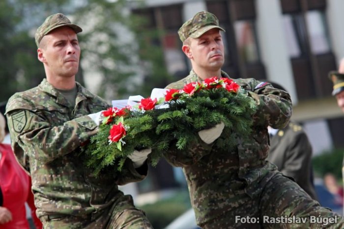 Ilustračný obrázok k článku V Nitre si pripomenuli 70.výročie vypuknutia SNP: Pri pamätník položili vence