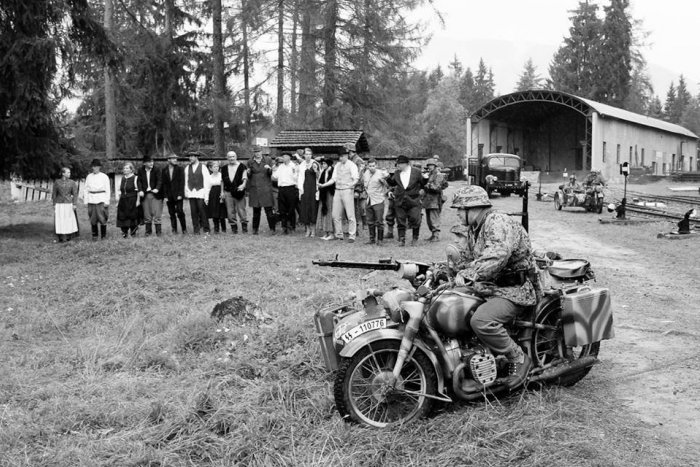 Ilustračný obrázok k článku Liptovský Hrádok sa zmení na bojové pole: Pod Skalkou ožijú boje z SNP