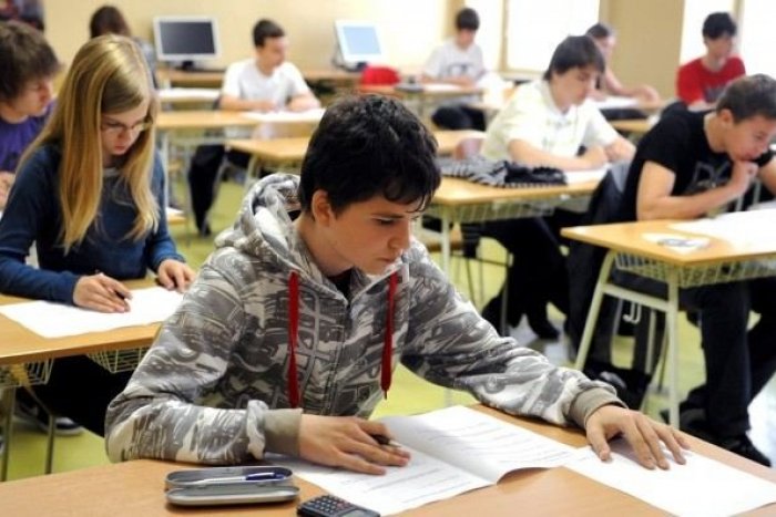 Ilustračný obrázok k článku Deviataci v stredu píšu monitor: Časť žiakov bude test vypĺňať elektronicky