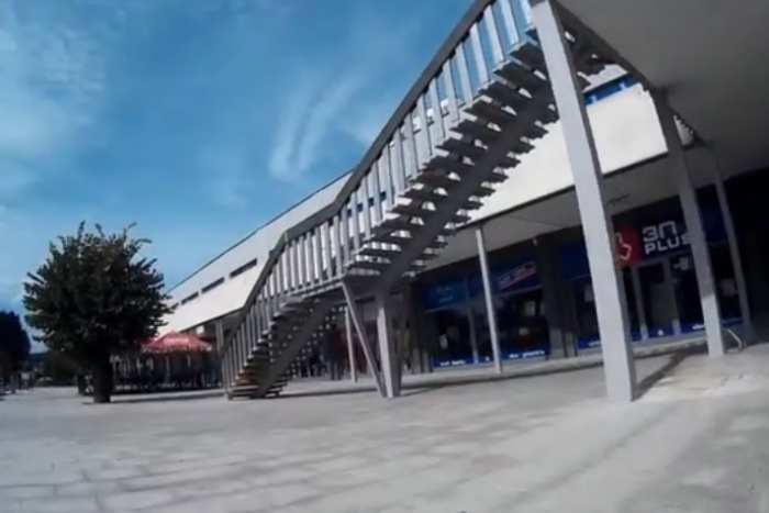 Ilustračný obrázok k článku Martin natočil mesto z vozičkárskej perspektívy: Humenné ako ho väčšina z vás ešte nevidela!