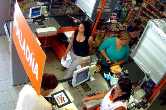 Ilustračný obrázok k článku Policajti hľadajú tieto dve podozrivé ženy: Pozrite ich FOTO priamo z akcie