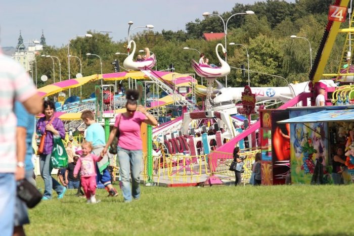 Ilustračný obrázok k článku Obľúbené dni plné zábavy, kolotočov a burčiaku sa blížia: TOTO je program Klokočinského jarmoku!