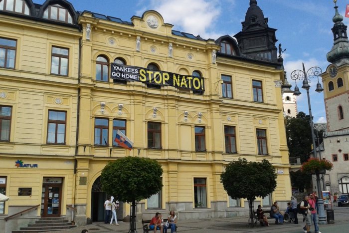 Ilustračný obrázok k článku Pamiatkári o kontroverznom transparente: Vydali výzvu na jeho bezodkladné odstránenie!