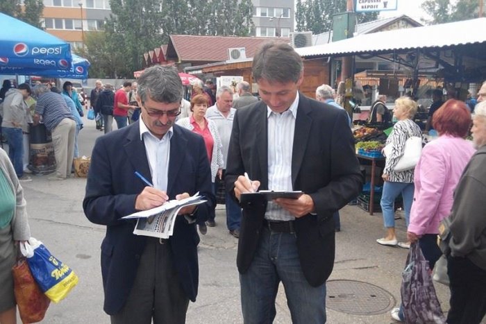 Ilustračný obrázok k článku Ftáčnik Nesrovnalovi, Nesrovnal Ftáčnikovi