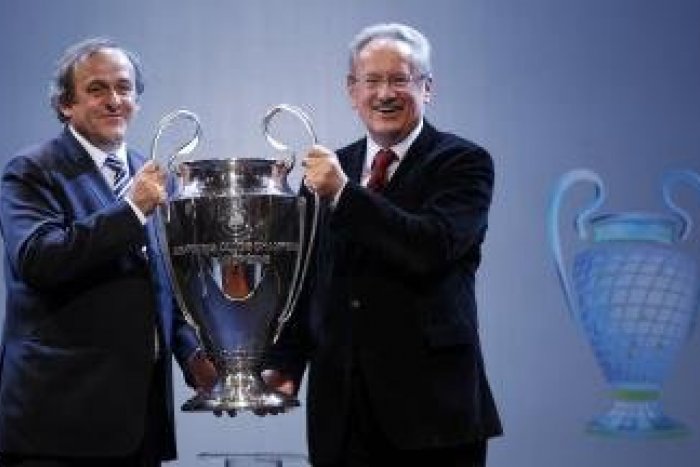 Ilustračný obrázok k článku Ušatá trofej Ligy majstrov príde aj do Bratislavy