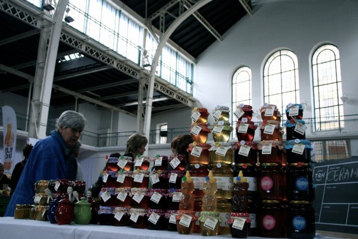 Ilustračný obrázok k článku Posledný letný trh v Starej tržnici ponúkol aj prvý burčiak