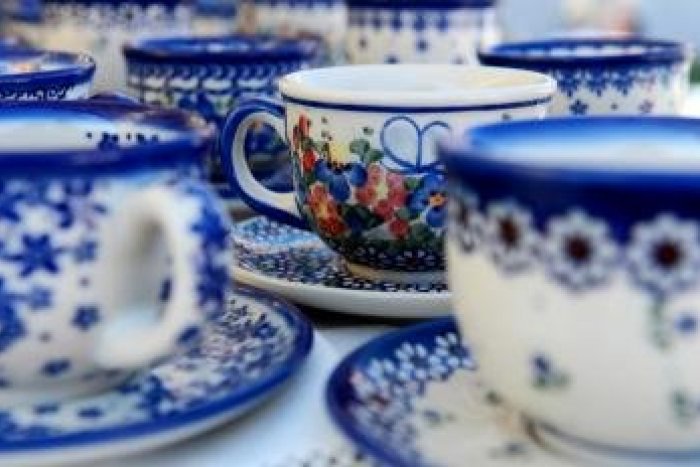 Ilustračný obrázok k článku Modra: Počas keramikárskych slávností budú zbierať na škridle pre sirotčinec