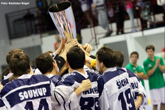 Ilustračný obrázok k článku Svetový pohár je minulosťou: Priniesol napínavé hokejbalové finále!