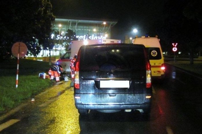 Ilustračný obrázok k článku Nešťastný sviatočný večer: Chodec doplatil na zlú viditeľnosť