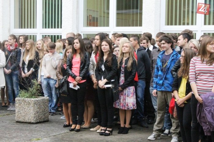 Ilustračný obrázok k článku Popradské gymnázium privítalo nových prvákov: Takto vyzerala ich premiéra v škole