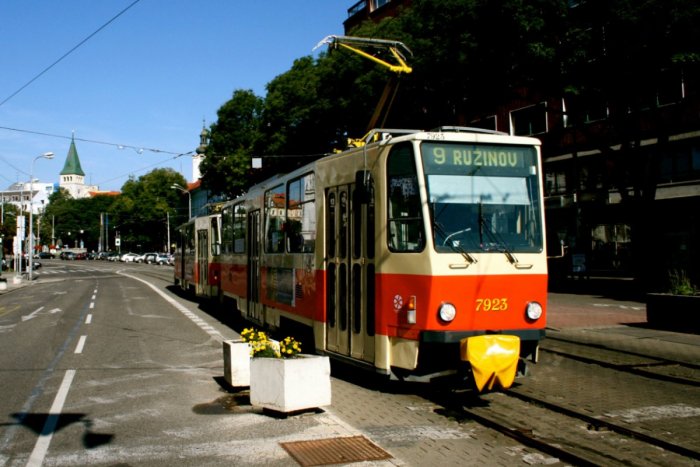 Ilustračný obrázok k článku Dopravný podnik vraj stráda na darcoch krvi a protifašistických bojovníkoch. Viceprimátor Budaj pochybuje