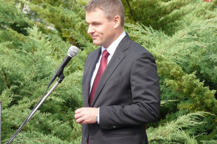 Ilustračný obrázok k článku VIDEO: Veľký návrat po 20-tich rokoch. Minister zavítal na Taják, vítala ho bývalá triedna