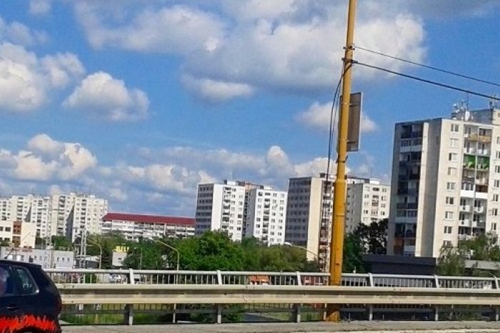 Ilustračný obrázok k článku Humenskí bezdomovci pijú najmä pri supermarketoch: Toto miesto je ale úplne top...