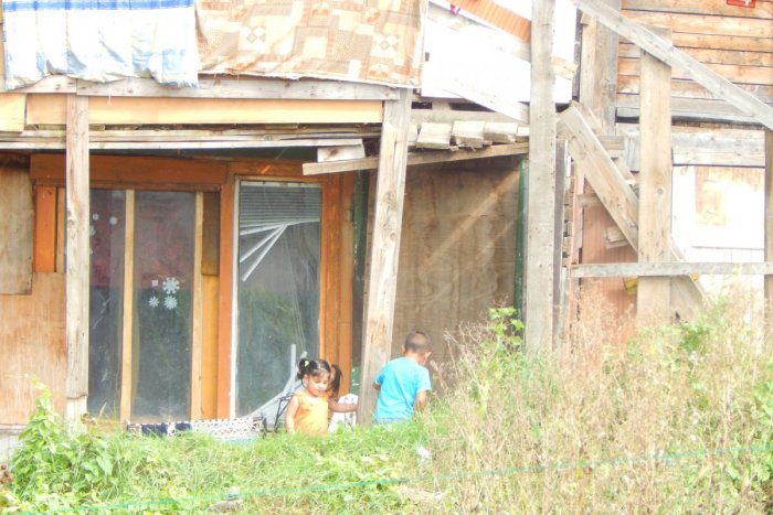 Ilustračný obrázok k článku Člen občianskej hliadky Valér (23) o problémoch v osade bez servítky: Svojich dílerov majú rómske deti priamo Pod Kortínou