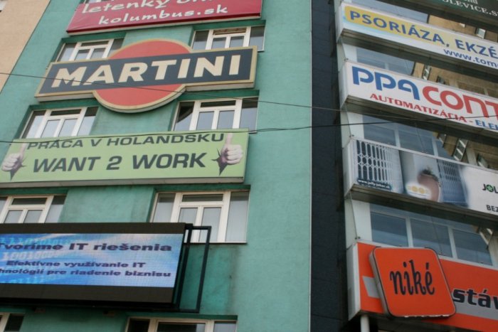 Ilustračný obrázok k článku Vizuálny smog zamoril mesto: Sú pre Bratislavčanov prednejšie bilbórdy alebo zeleň?