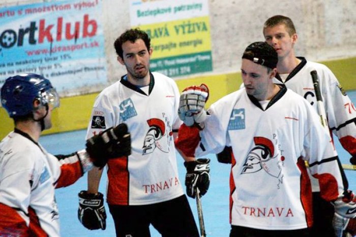 Ilustračný obrázok k článku Hokejbalisti Trnava Pretorians v prvom kole s Roconaba Zohor: Gajary s otáznikom