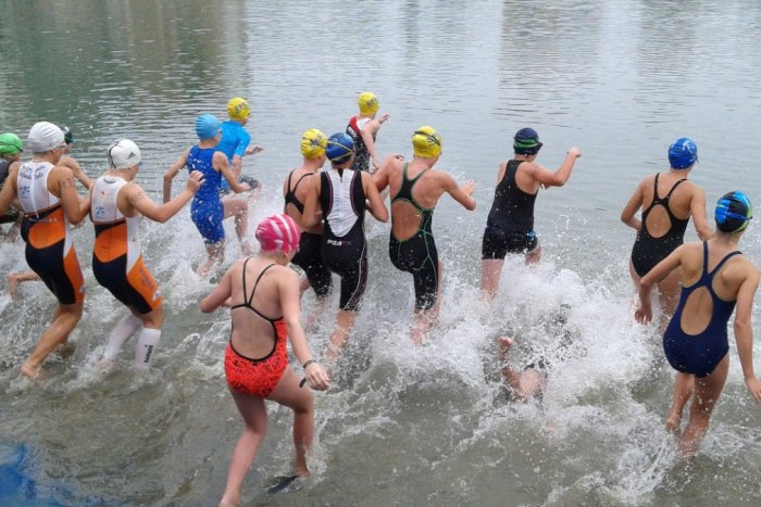 Ilustračný obrázok k článku Na Štrkovci súťažili triatlonisti. Organizácia ich ale nenadchla