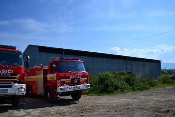 Ilustračný obrázok k článku Nekonečný kolotoč: S horiacim senom hasiči bojovali tri dni