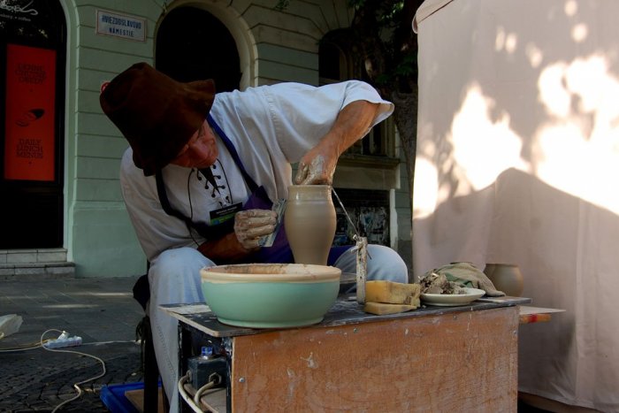 Ilustračný obrázok k článku Bohatý program, chudobná kuchyňa: Dni majstrov UĽUV napriek tomu stoja za to!