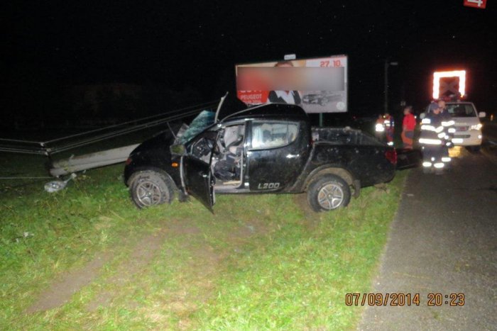 Ilustračný obrázok k článku Mladík (22) na mitsubishi po šmyku zišiel z cesty: Nabúral do betonového stĺpu!