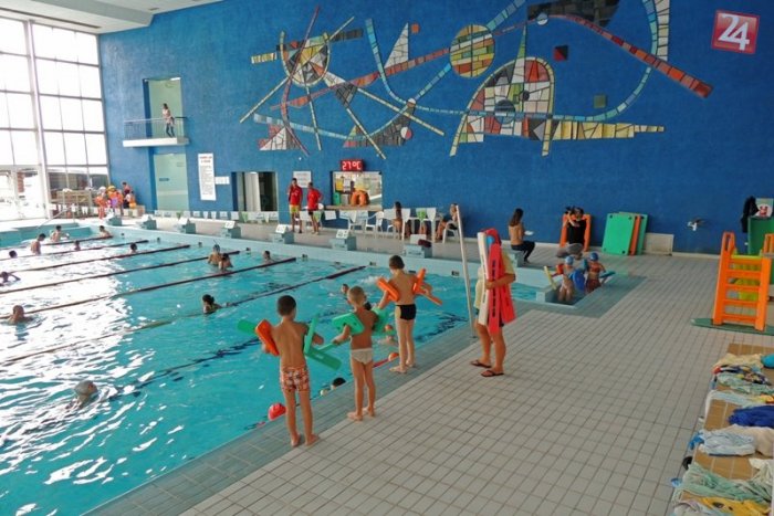 Ilustračný obrázok k článku Novinka sezóny na žilinskej plavárni: Okrem plávania si zasurfujeme na webe!