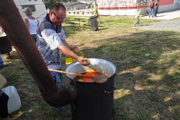 Ilustračný obrázok k článku OBRAZOM: V Plešivci sa súťažilo vo varení gulášu