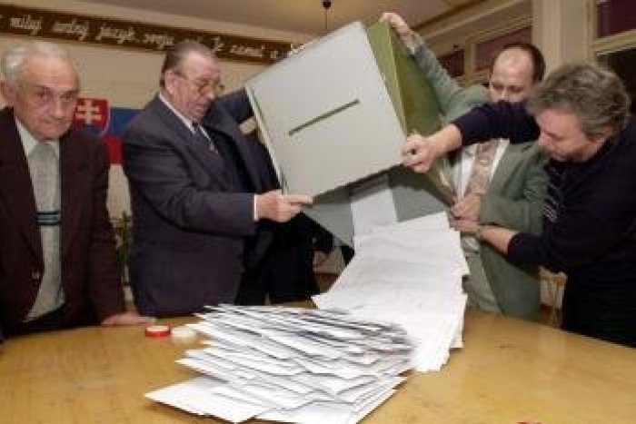 Ilustračný obrázok k článku Nemáte maturitu? Nevadí! Starosta z vás byť môže